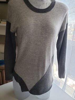 Sophia Milano 100% 2 Ply Cashmere Colorblock Crewneck Sweater - Gray Two-Tone